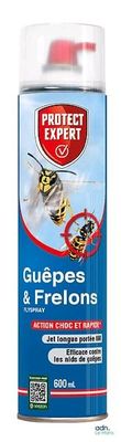 une bombe d'insecticide sur fond blanc