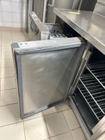 1 tour réfrigéré en inox à 2 portes, 3 tiroirs avec partie d… (photo 6)