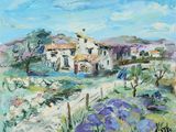 une peinture à l'huile représentant une maison dans un champ parsemé de fleurs violettes