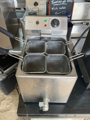 an image of a commercial deep fryer with four deep fryers