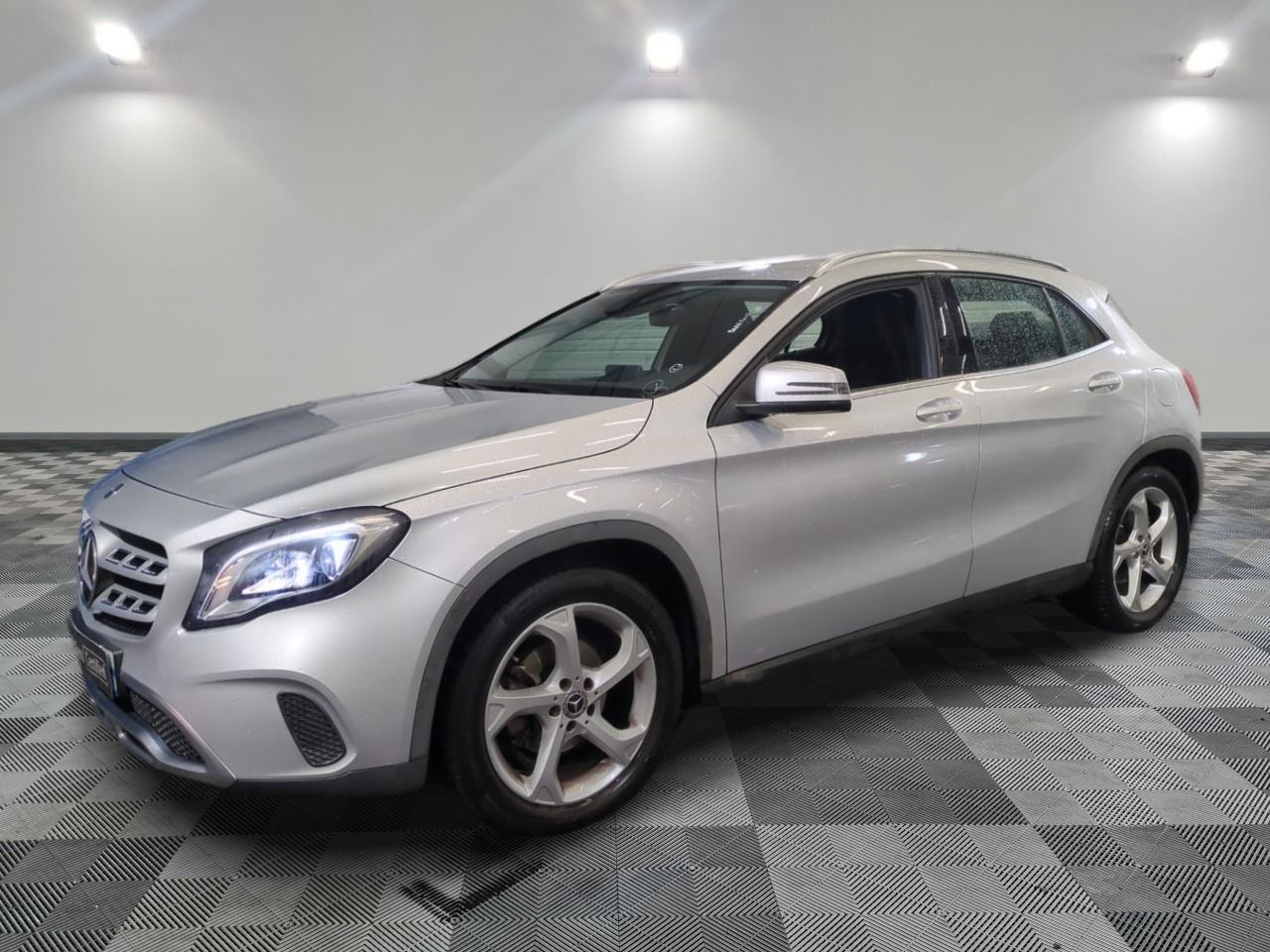 MERCEDES-BENZ - GLA 180 SENSATION - ES - Mise en service: 27…