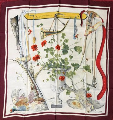 HERMÈS PARIS CARRÉ 90 en twill de soie "Fleurs et Gibiers", …
