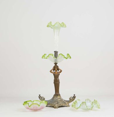 Présentoir. Montant en régule patiné. Verre opalescent et te…