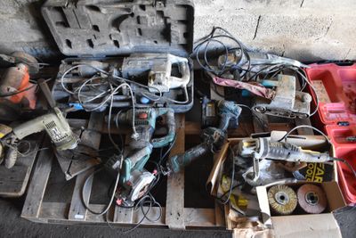 un grand nombre d'outils sur une palette