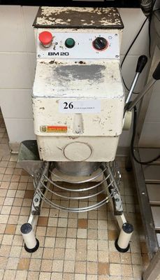 a machine that is sitting on the floor in the kitchen