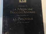 la couverture d'un livre noir orné d'un tampon doré