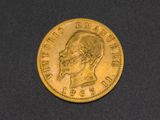 gros plan d'une pièce d'or sur laquelle figure le visage d'un homme