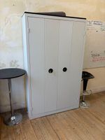 Ensemble du contenu de la pièce, comprenant notamment : (photo 5)