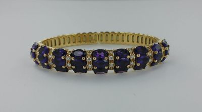 Bracelet ouvrant or serti d'améthystes et de diamants (envir…