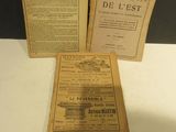 trois vieux livres posés sur une table l'un à côté de l'autre
