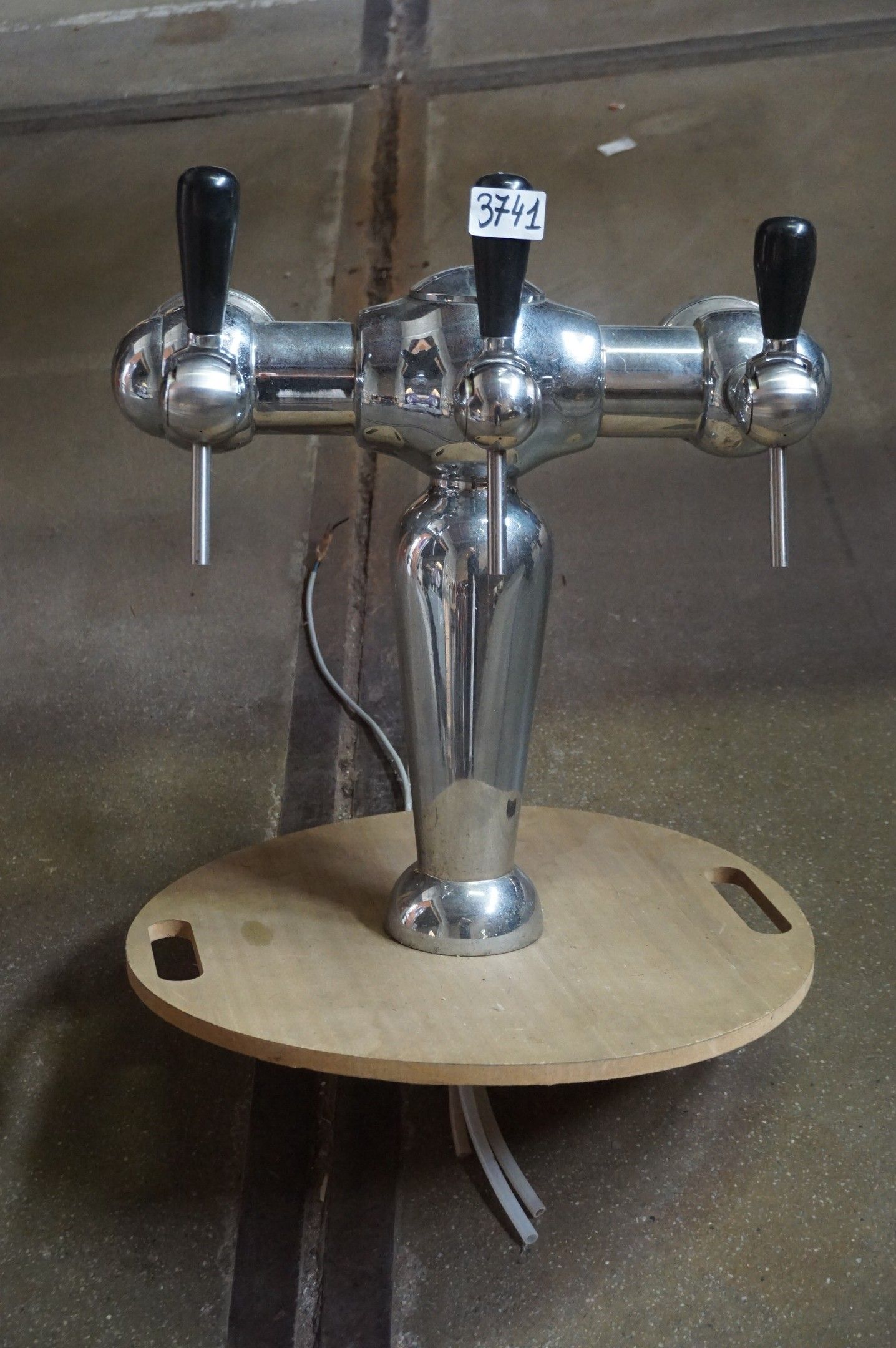colonne de tirage de bière avec 3 robinets