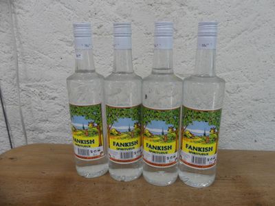 trois bouteilles d'eau posées sur une table en bois