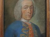 un vieux tableau représentant un homme vêtu d'un manteau bleu à galons dorés