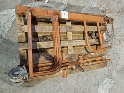 un morceau de bois posé sur une palette