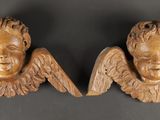paire de chérubins en bois sculpté dotés d'ailes d'ange