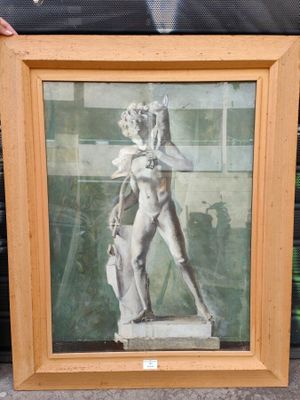 un tableau représentant une femme nue tenant un sac