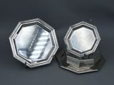paire de miroirs octogonaux plaqués argent sur pied