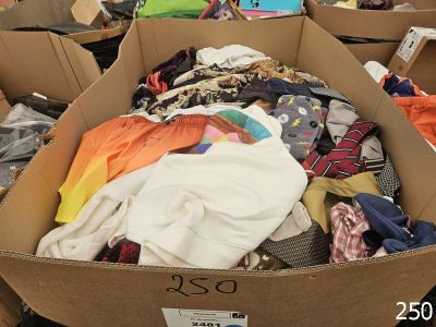 Box de vêtements - Photo 1