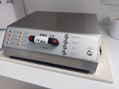 a machine that is sitting on top of a counter