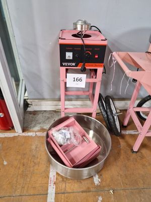 une machine rose posée par terre à côté d'une chaise rose