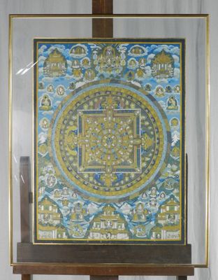 une image d'une peinture exposée dans une vitrine