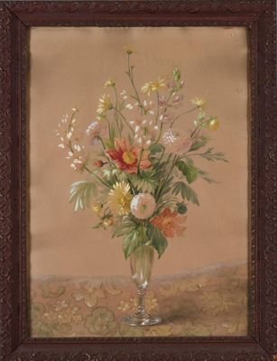 une peinture de fleurs dans un vase en verre sur une table