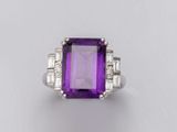 une bague en améthorate et diamants
