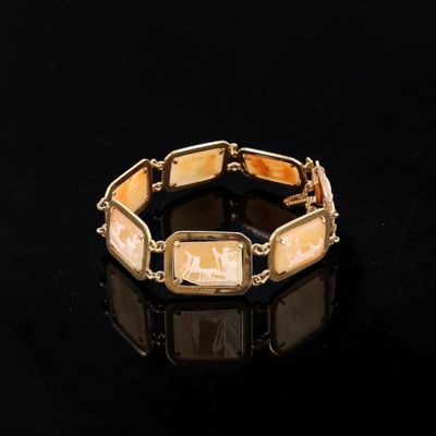 Bracelet articulé en or 18k (750e), composé de 8 camées coqu… - Photo 1