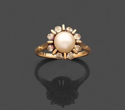 une bague en perles de culture et diamants