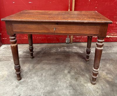 *TABLE En chêne Pieds tournés
