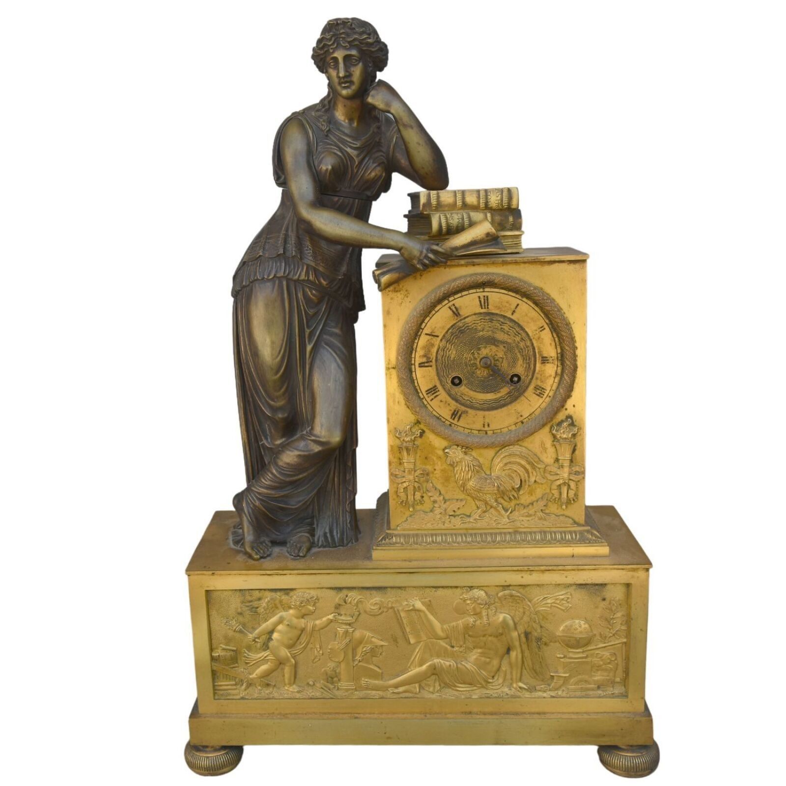 Pendule symbolisant « L'étude » en bronze patiné et doré à décor d'attributs scientifiques de l'astronomie, sur la ba...