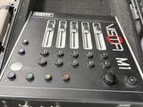 un étui contenant un clavier à l'intérieur