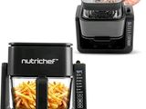 un robot ménager noir et argent dans lequel se trouvent des frites