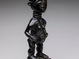 a bronze statue of a boy with a hat on his head