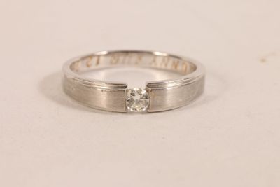 Bague solitaire en or gris 750 ‰ sertie d'un diamant taille … - Photo 1