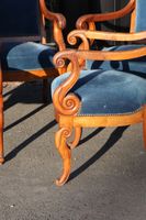 Suite de quatre fauteuils en noyer ou acajou et placage, dos… (photo 2)