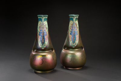 Faïencerie de Montières à Amiens Paire de vases piriform... - 82185330 ...