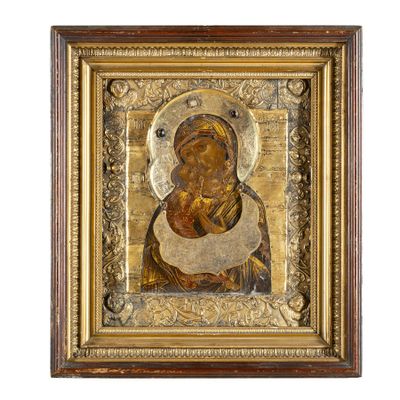 une icône de la mère de Jésus dans un cadre doré