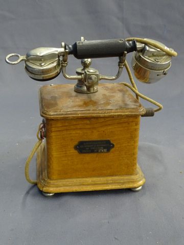 Téléphone ancien « Association des ouvriers en instruments de pré...