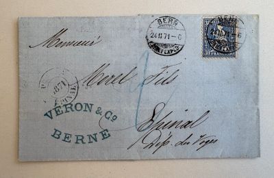 un morceau de papier sur lequel il y a quelque chose d'écrit