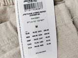 the label on the back of a pair of pants is attached to a hanger