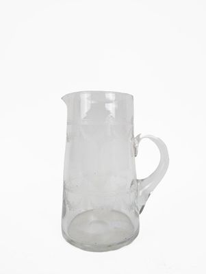 Carafe en verre gravé de rubans et guirlandes fleuries
