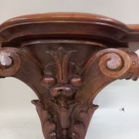 Sellette d'applique en noyer à décor de rinceaux et enroulem… (photo 3)