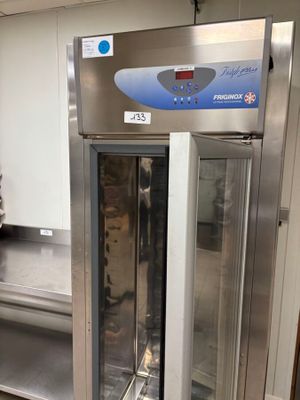1 armoire à froid positif et négatif FRIGINOX, une porte v… - Photo 1