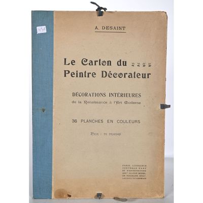 gros plan d'un livre sur une table à fond blanc