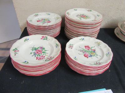 a lot of plates that are on a table