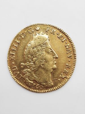 une pièce d'or sur laquelle figurent la tête d'une femme et une couronne