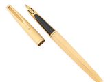 un stylo en bois avec une pointe noire et des finitions dorées