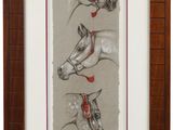 tableau encadré représentant trois chevaux et un oiseau, dans un cadre en bois