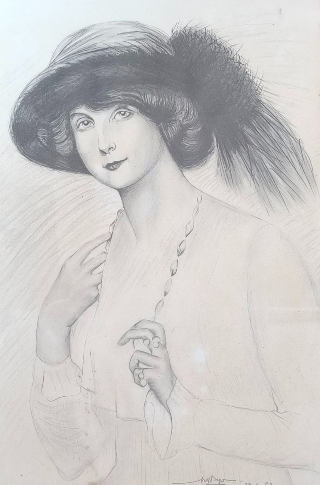 Christian DENYS (XXe siècle). Portrait de dame dans le gout d'Helleu. Dessin au crayon et rehauts de craie blanche. S...